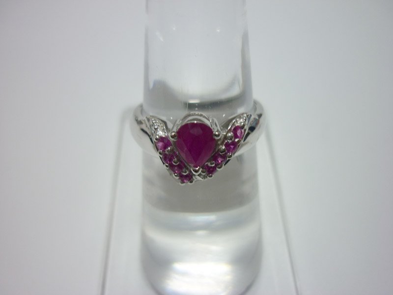NATURAL 11.75 CTW RUBY RING .925 STERLING SILVER: NATURAL 11.75 CTW RUBY RING .925 STERLING SILVER **|**|** NATURAL 11.75 CTW RUBY RING .925 STERLING SILVER LABARODITE WEIGHT 0.79 CTW ; MSRP: $300