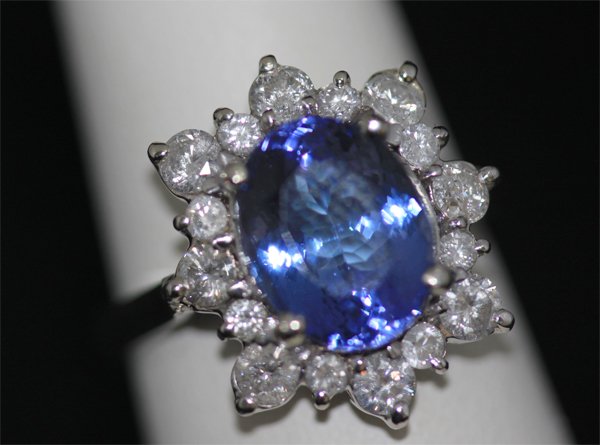 14K GOLD OVAL TANZANITE AND DIAMOND RING