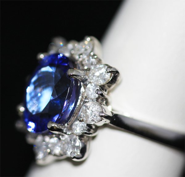 14K GOLD OVAL TANZANITE AND DIAMOND RING - 2