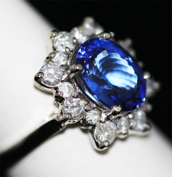 14K GOLD OVAL TANZANITE AND DIAMOND RING - 3