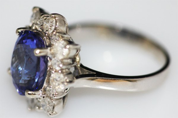 14K GOLD OVAL TANZANITE AND DIAMOND RING - 5