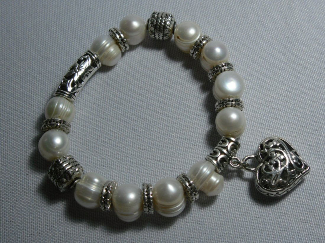 150CTW PHILIPPINE WHITE BLACK PEARL HEART SILVER BRACEL: 150CTW PHILIPPINE WHITE BLACK PEARL HEART SILVER BRACEL **|**|** 150CTW PHILIPPINE WHITE BLACK PEARL HEART SILVER BRACELET