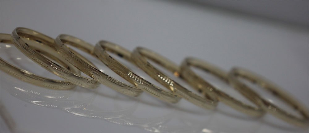 14K GOLD PLATED BANGLES SET OF 7: 14K GOLD PLATED BANGLES SET OF 7 **|**|** 14K GOLD PLATED BANGLES SET OF 7