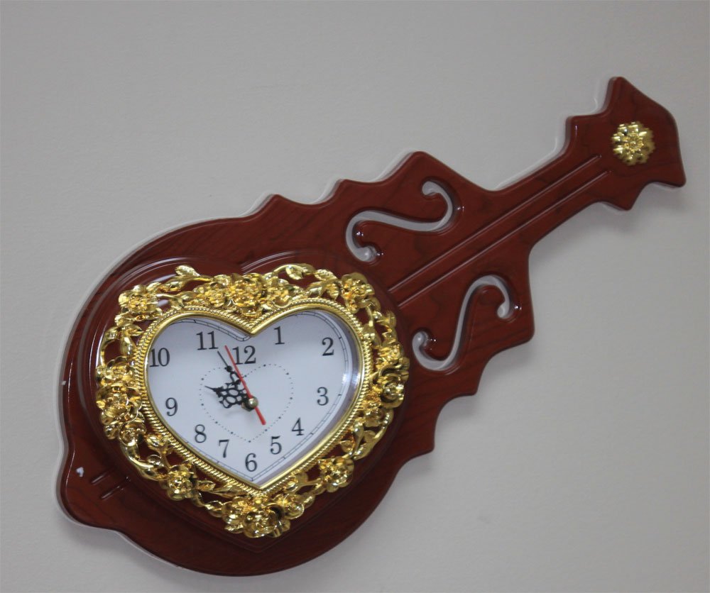 DECORATIVE VINTAGE STYLE VIOLIN SHAPED QUARTZ WALL CLOC: DECORATIVE VINTAGE STYLE VIOLIN SHAPED QUARTZ WALL CLOC **|**|** DECORATIVE VINTAGE STYLE VIOLIN SHAPED QUARTZ WALL CLOCK; MATERIAL PLASTIC