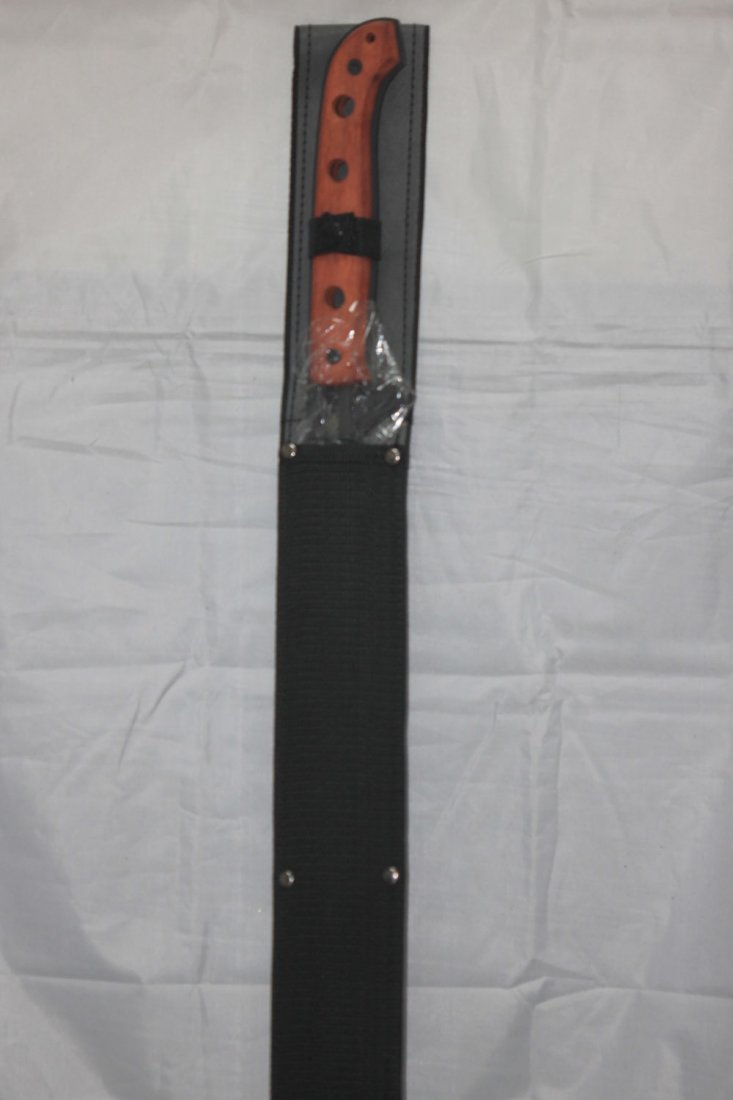 COLLECTORS EDITION 26" ROSEWOOD HANDLE MACHETE SWORD: COLLECTORS EDITION 26" ROSEWOOD HANDLE MACHETE SWORD **|**|** OVERALL LENGTH 26" BLADE LENGTH 19" BLACK BLADE WOODEN HANDLE CARBON STEEL BLADE SHEATH INCLUDED