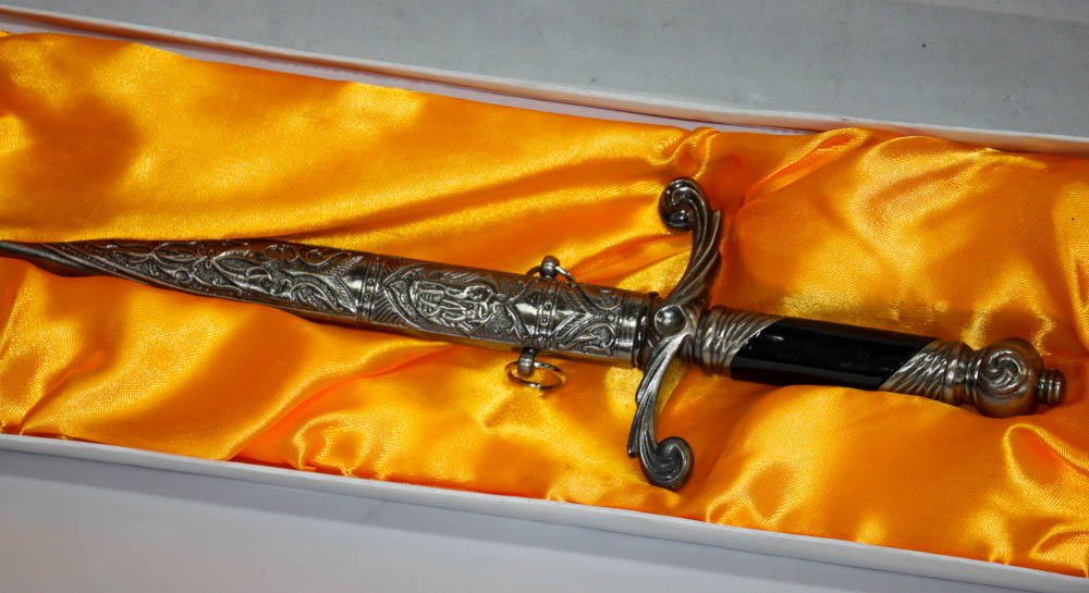 COLLECTORS EDITION 14.5" MONGOLIAN STYLE DAGGER W/ ENGR: COLLECTORS EDITION 14.5" MONGOLIAN STYLE DAGGER W/ ENGR **|**|** COLLECTORS EDITION 14.5" MONGOLIAN STYLE DAGGER W/ ENGRAVED SHEATH