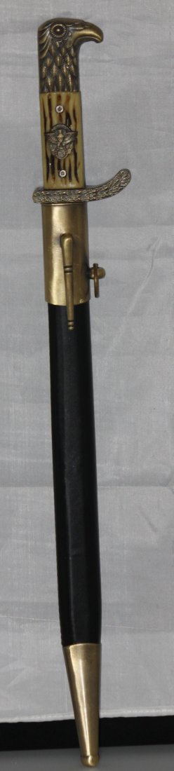 COLLECTORS EDITION EAGLE DESIGNED STAG HANDLE DAGGER WI: COLLECTORS EDITION EAGLE DESIGNED STAG HANDLE DAGGER WI **|**|** 21" LENGTH; COLLECTABLE EAGLE HEAD SWORD; WITH SHEATH