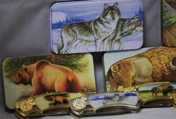 COLLECTORS EDITION 5 ANIMAL POCKET KNIVES SET WITH PICT: COLLECTORS EDITION 5 ANIMAL POCKET KNIVES SET WITH PICT **|**|** OVERALL LENGTHS 6.5"; 4" CLOSED; 2.5" BLADES; 5 PLASTIC HANDLE STAINLESS STEEL BLADES 2 WOLF KNIVES, 1 MOOSE KNIFE,1 BEAR KNIFE, 1 BUFF
