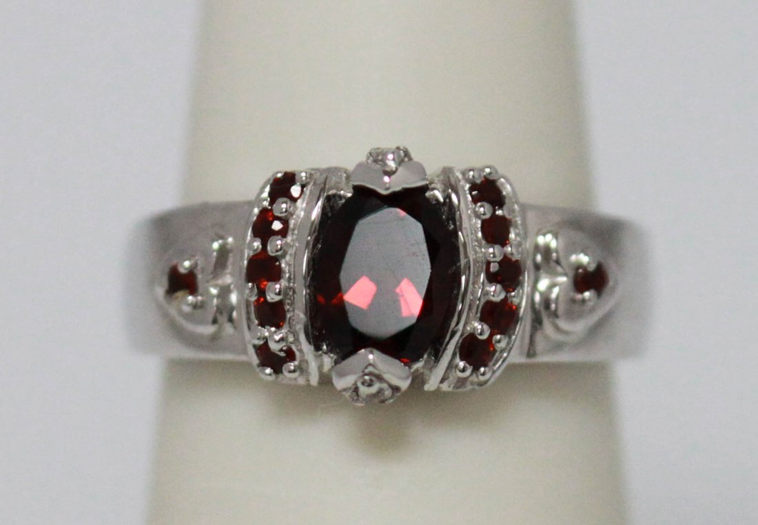 1.10 CTW GARNET RING .925 STERLING SILVER: 1.10 CTW GARNET RING .925 STERLING SILVER **|**|** 1.10 CTW GARNET RING .925 STERLING SILVER