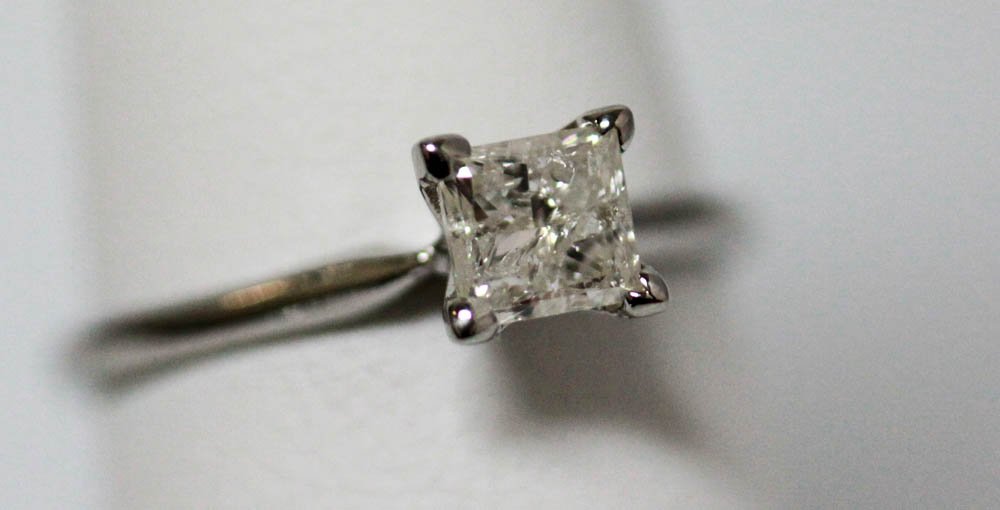 0.76 CTW PRINCESS CUT DIAMOND SOLITAIRE RING 14K GOLD: 0.76 CTW PRINCESS CUT DIAMOND SOLITAIRE RING 14K GOLD **|**|** GENUINE SOLITAIRE 0.76 CTW PRINCESS CUT DIAMOND RING COLOR: G-H; CLARITY: I2/I3 14K WHITE OR YELLOW GOLD