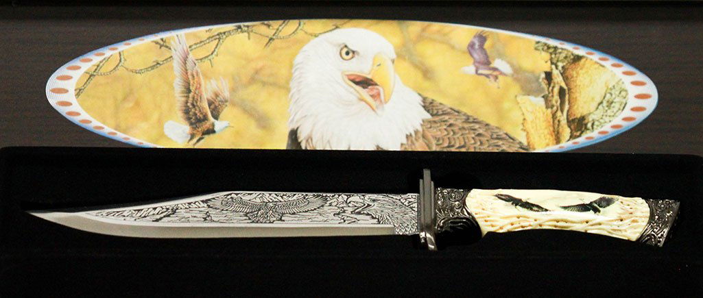 WILDLIFE SERIES BALD EAGLE EDITION: WILDLIFE SERIES BALD EAGLE EDITION **|**|** WILDLIFE SERIES BALD EAGLE EDITION COMES WITH DISPLAY BOX ETHCING ON BLADE W/STAG LIKE HANDLE