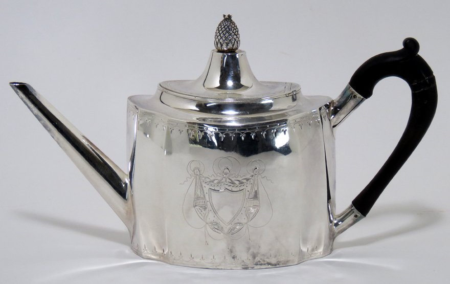 AMERICAN COLONIAL SILVER TEAPOT (1 of 2)