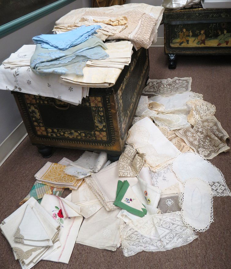 LOT OF TABLE LINENS AND LACE: 1930’s, consisting of lace table cloth, (3) cloths with napkins; various linen, lace, embroidered cotton napkin sets, table runners, doilies.