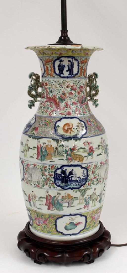 LARGE CHINESE EXPORT FAMILE VERTE TABLE LAMP (1 of 3)