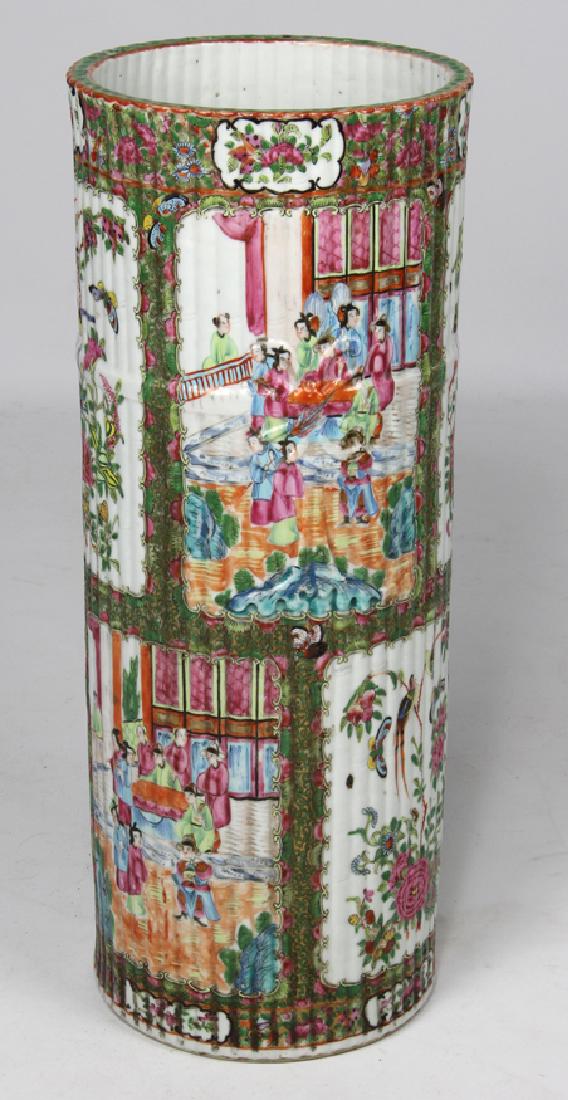 CHINESE EXPORT ROSE MANDARIN RIBBED UMBRELLA STAND: mid 19th c., 24"h; 9.5"diam.