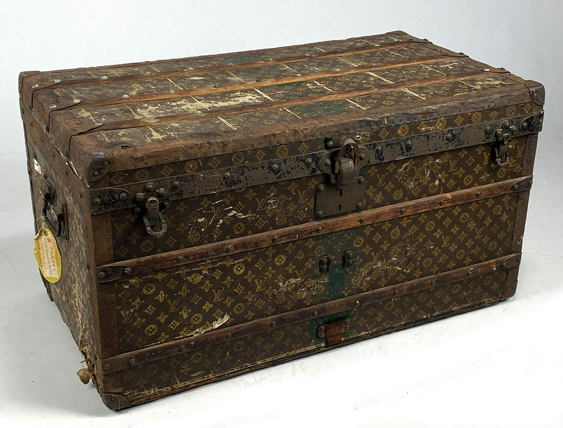 VINTAGE LOUIS VUITTON TRUNK (1 of 3)