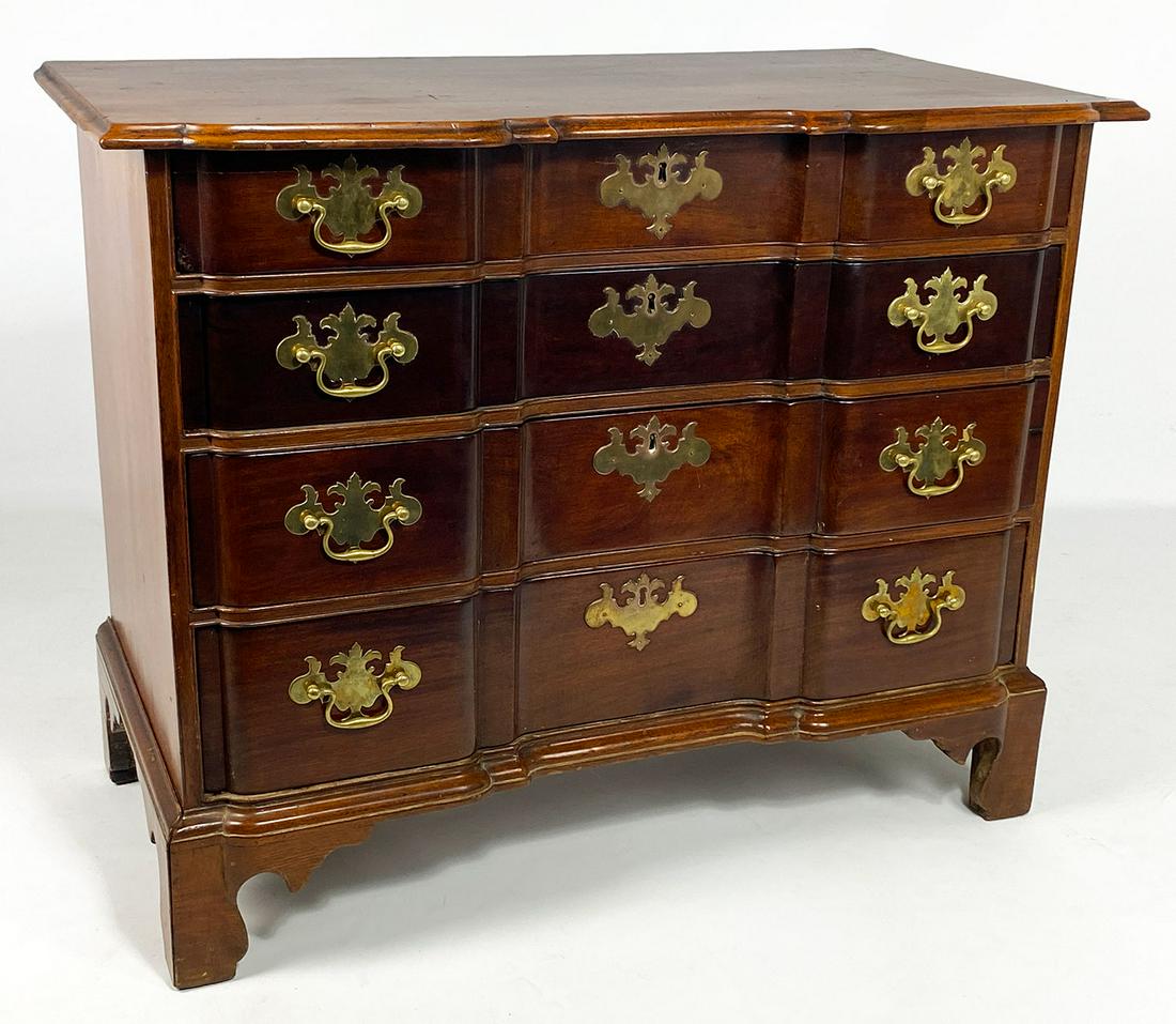 MASSACHUSETTS CHIPPENDALE MAHOGANY BLOCK-FRONT CHEST (1 of 5)