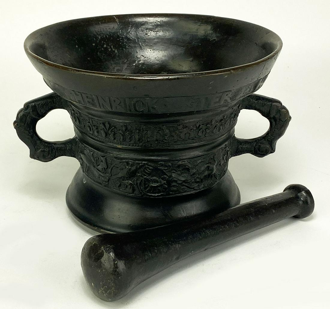 FLEMISH BAROQUE BRONZE LARGE MORTAR AND PESTLE (1 of 4)