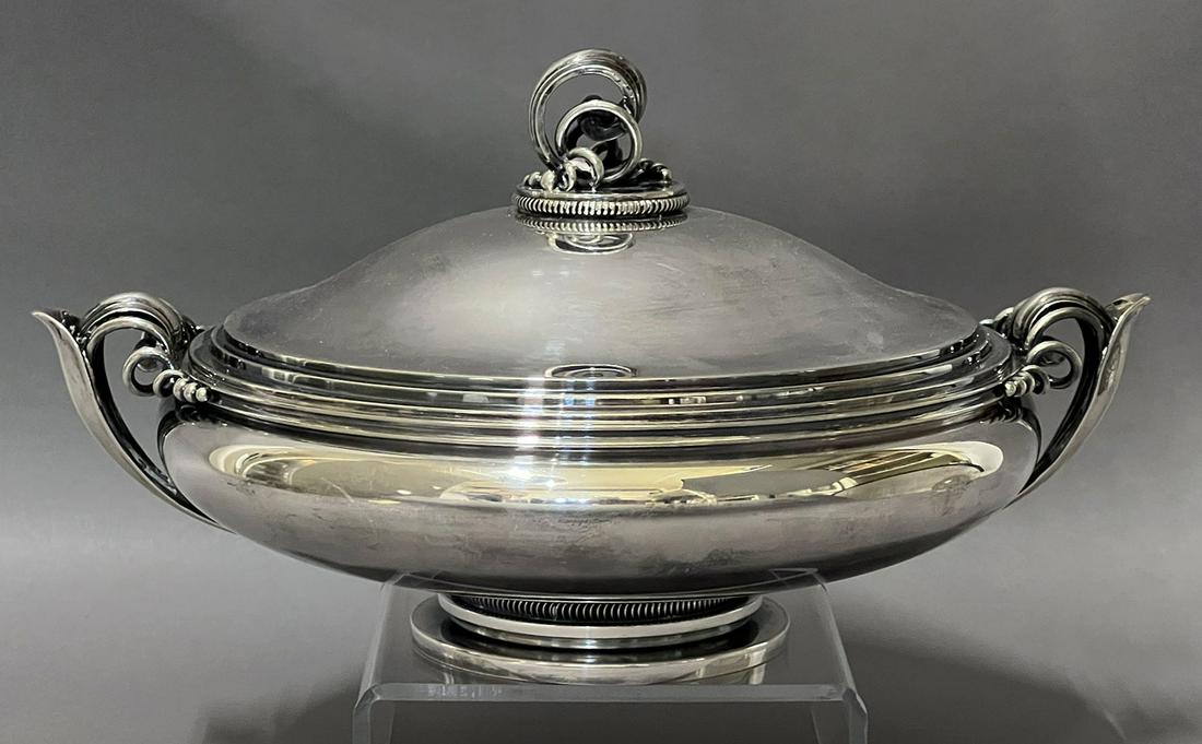 ARTS & CRAFTS STERLING SILVER COVERED VEGETABLE (1 of 2)