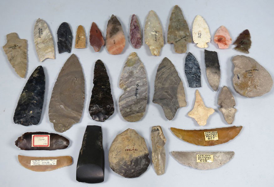 (30) COLLECTION OF ARROW AND SPEAR HEADS: (5) large spear heads (not identified); arrowheads inc. (5) Flint Ridge; (3) Arkansas; (3) Stark Co. Ohio; (1) Alabama; (1) Col.; (4) unmarked arrow heads and drill ; foreign specimens inc. (2) Egypt,