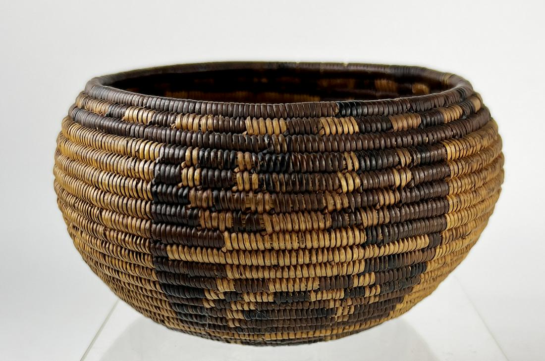 NATIVE AMERICAN SOUTHERN CALIFORNIA SPIDER BASKETRY BOWL (1 of 4)