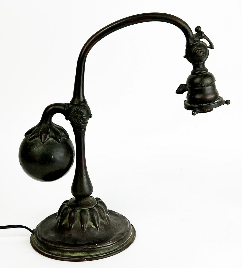 TIFFANY STUDIOS COUNTER-BALANCE DESK LAMP (1 of 3)