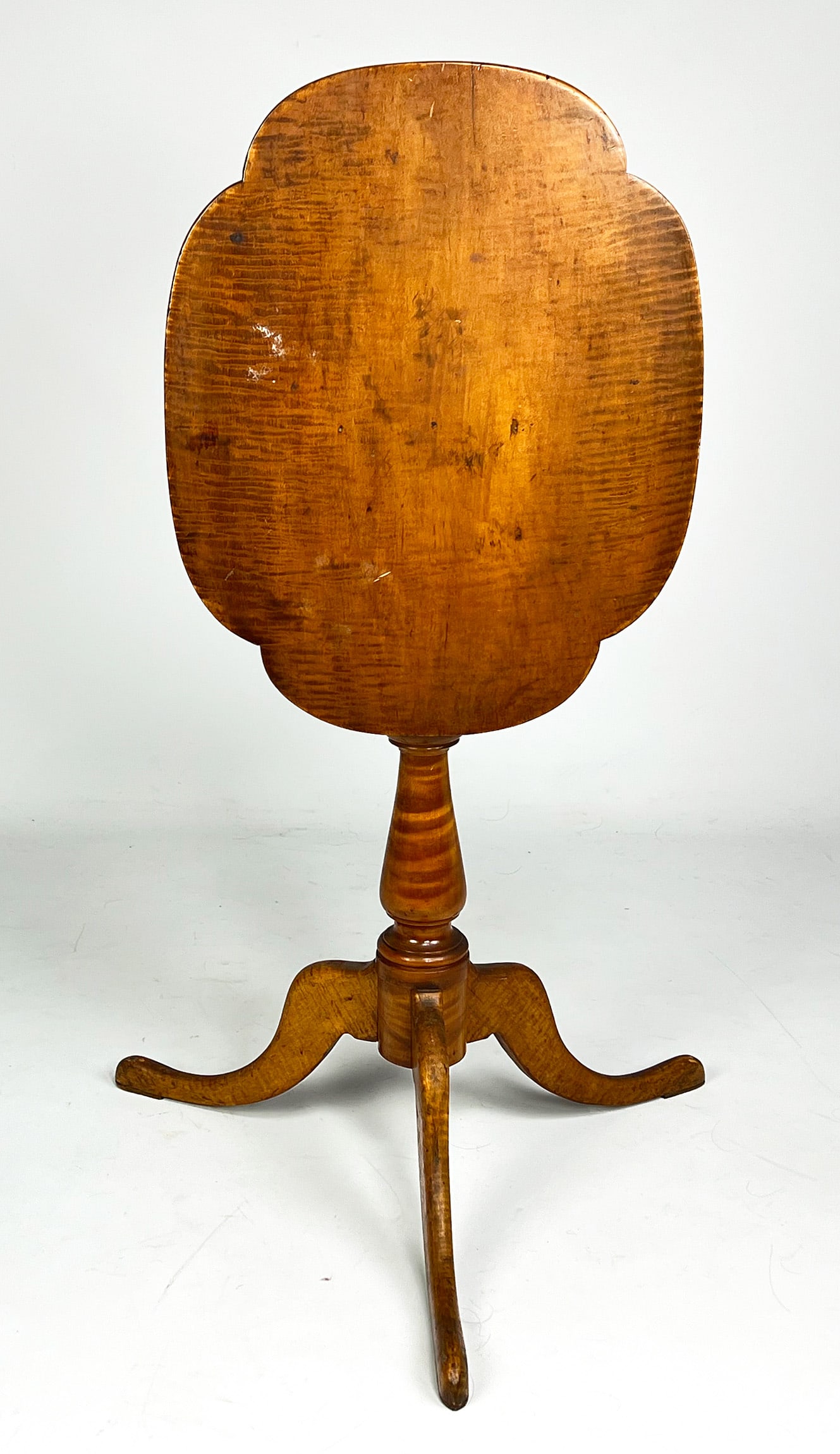 NEW ENGLAND FEDERAL TIGER MAPLE CANDLESTAND (1 of 2)