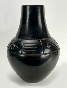 NATIVE AMERICAN POTTERY VASE, MARGARET TAFOYA