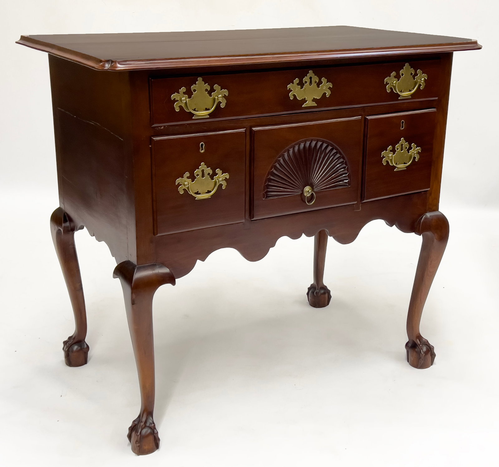 SALEM CHIPPENDALE FAN-CARVED WALNUT DRESSING TABLE / LOWBOY (1 of 6)
