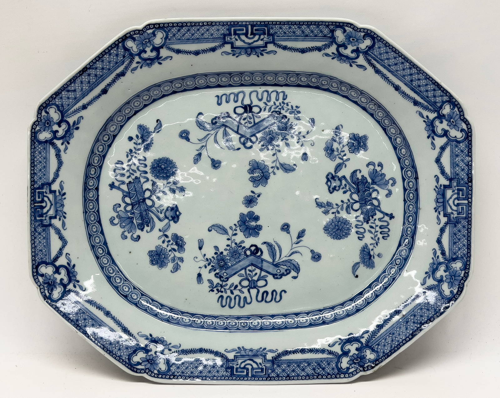 CHINESE EXPORT PORCELAIN BLUE AND WHITE MEAT PLATTER