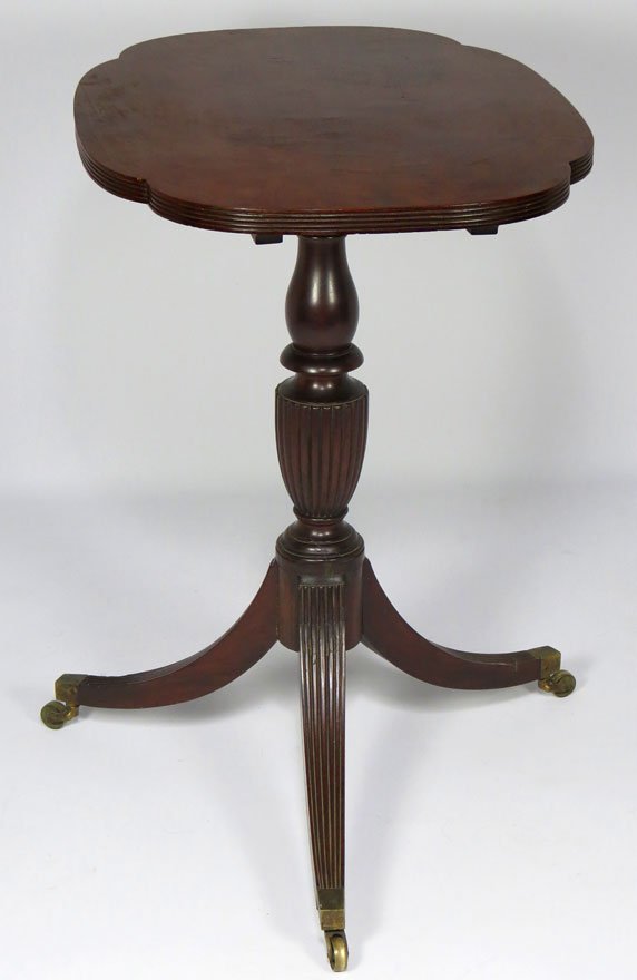 NEW YORK FEDERAL MAHOGANY CANDLESTAND