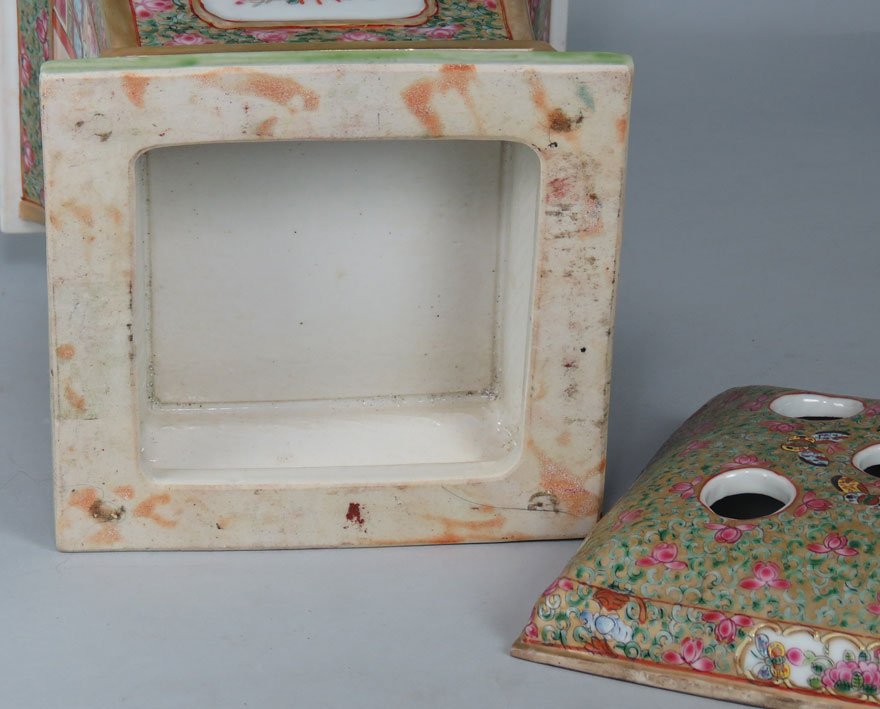 PAIR OF CHINESE EXPORT MANDARIN BOUGH POTS - 4
