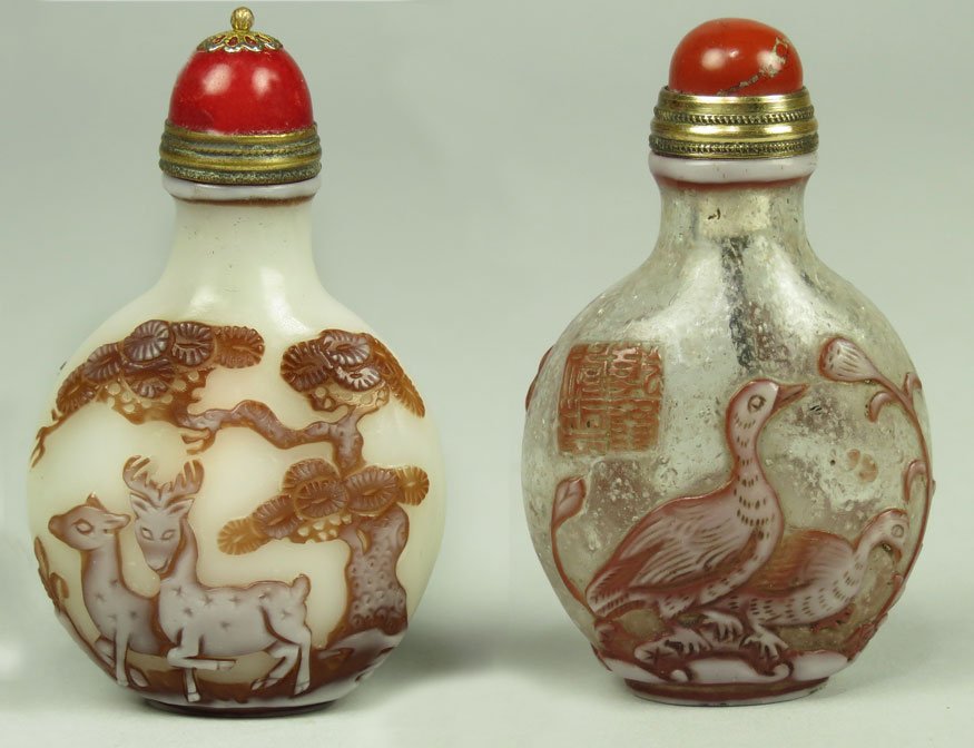 (2) CHINESE GLASS SNUFF BOTTLES