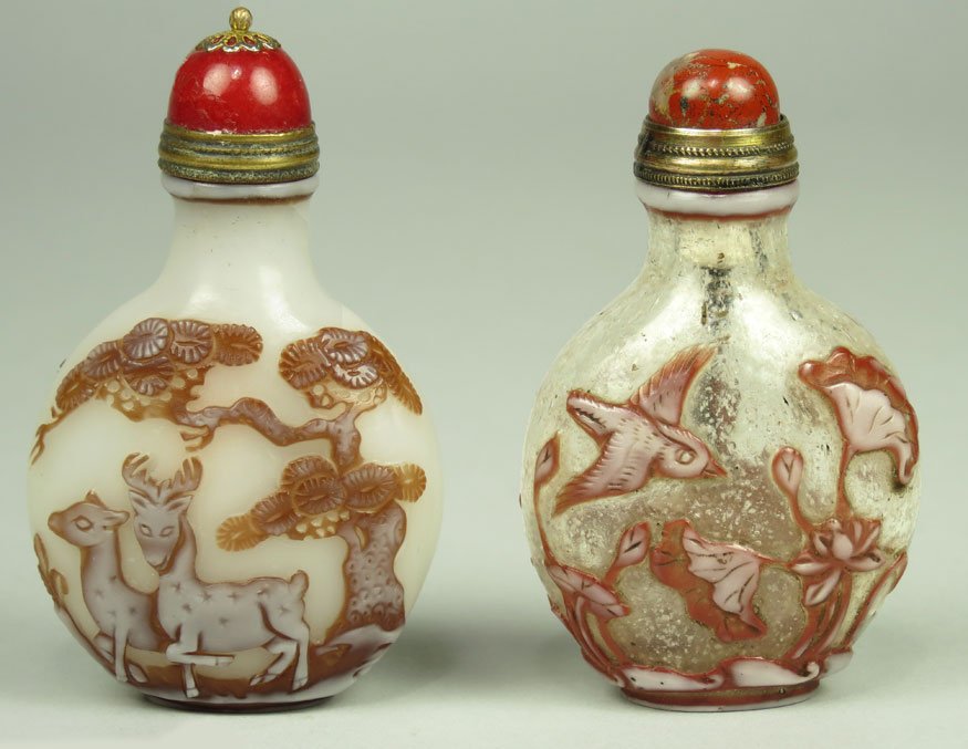 (2) CHINESE GLASS SNUFF BOTTLES - 2