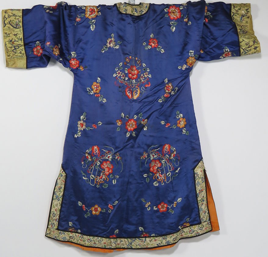 (on 2) CHINESE FLORAL EMBROIDERED ROBE - 2