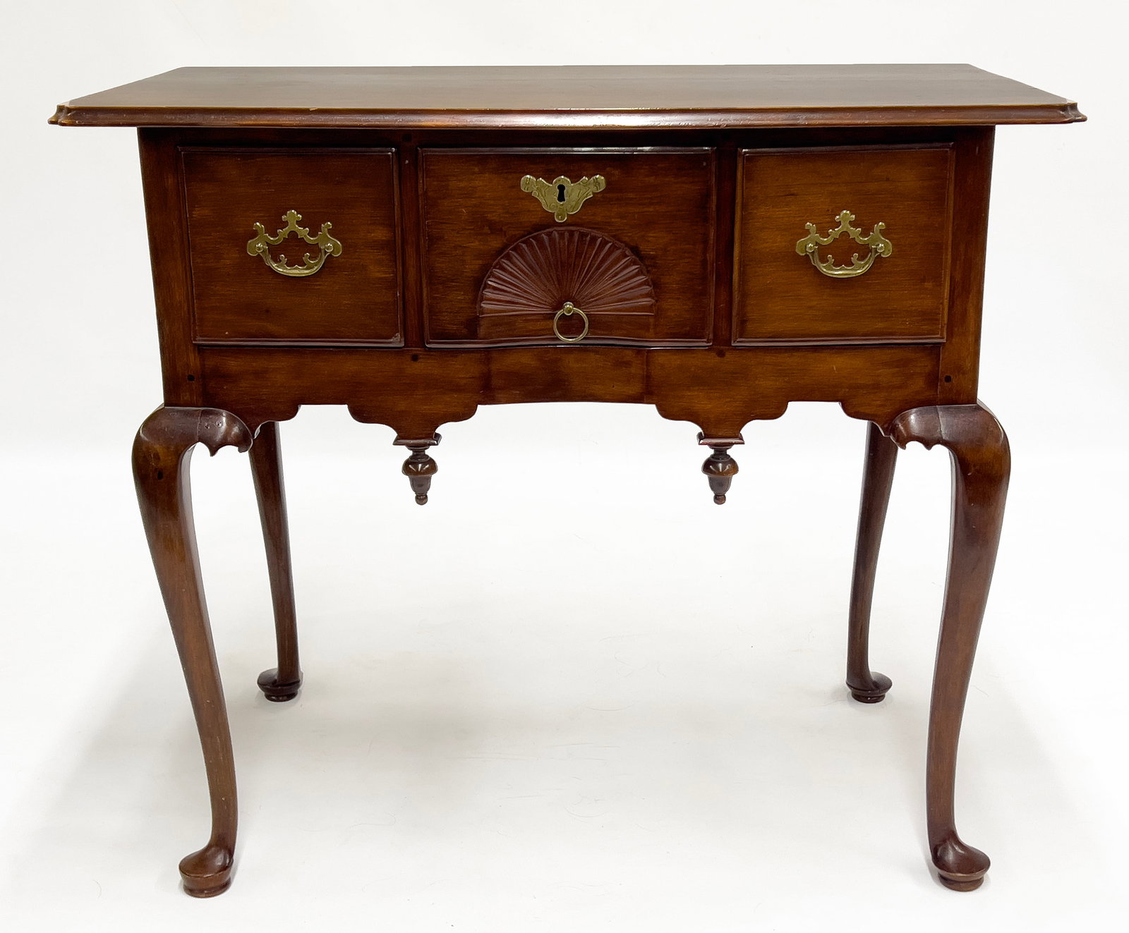 18TH C. NEW ENGLAND QUEEN ANNE CHERRY DRESSING TABLE: Connecticut Valley, molded, notched top; three drawers, the center drawer fan carved, original brass hardware; cabriole legs ending in raised pad feet: drop finials to apron 31"h; case 30"w, 18"d; top