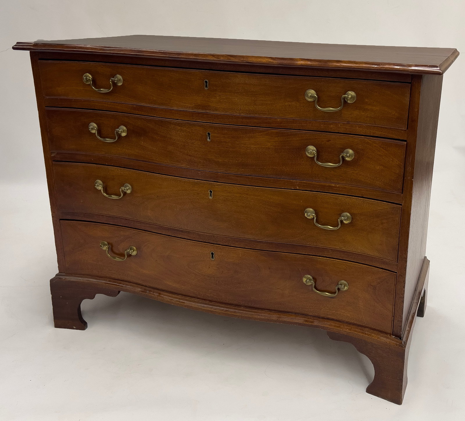 NEW ENGLAND CHIPPENDALE MAHOGANY SERPENTINE CHEST (1 of 3)