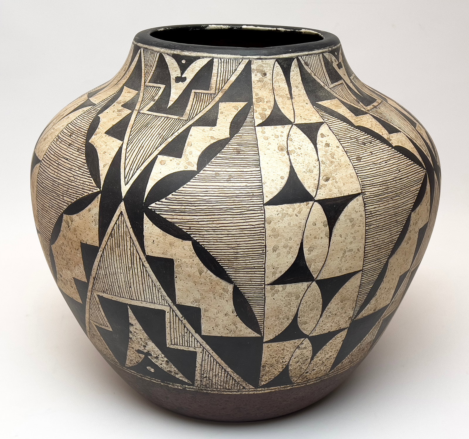 NATIVE AMERICAN ACOMA POT, McCULLOUGH (1 of 2)