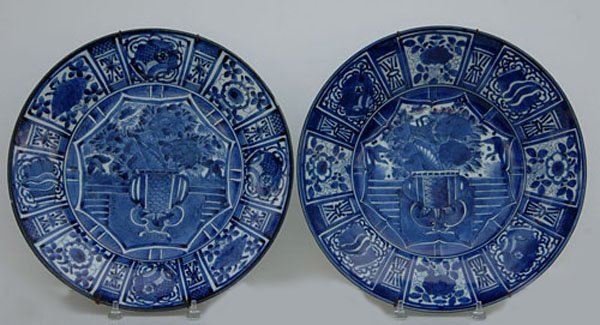 PAIR OF JAPANESE ARITA ‘KRAAK’ CHARGERS: Edo period, 17/18th c., underglaze blue decoration, 15.5”diam. Porcelains produced in the Arita (Northern Kyushu) kilns included plates inspired by Chinese underglaze blue kraak porcelain. As a resu
