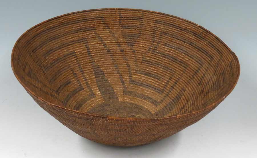 LARGE PUEBLO COILED BASKET (1 of 4)