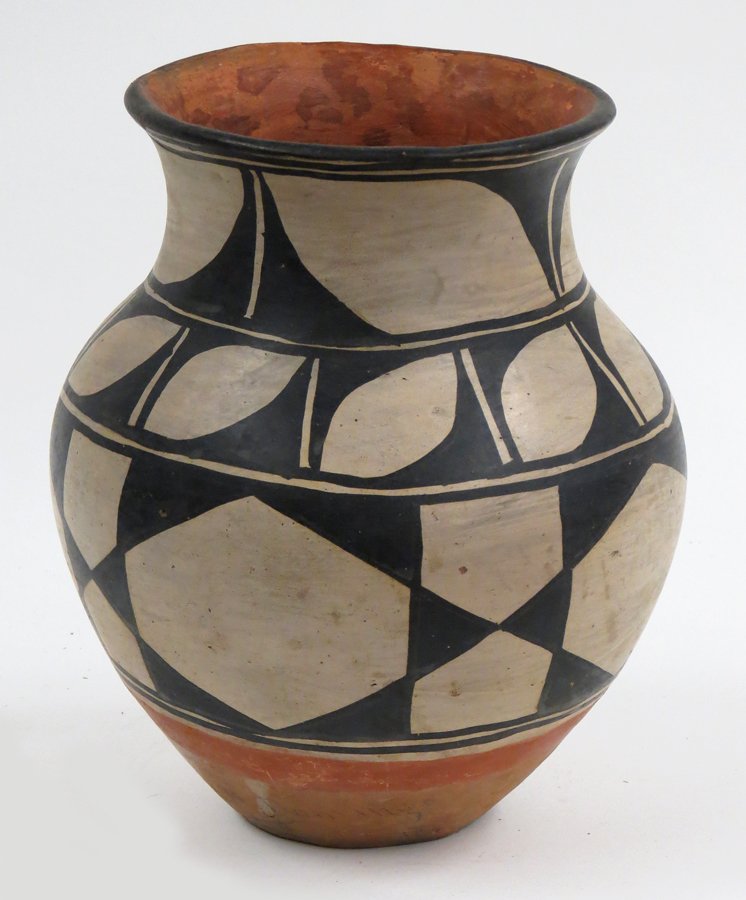 SOUTHWEST PUEBLO POTTERY OLLA (1 of 3)