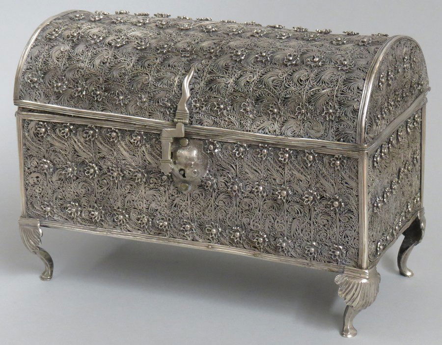 FINE SPANISH COLONIAL SILVER FILAGREE COFFER (1 of 5)
