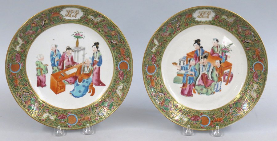 PAIR OF CHINESE EXPORT MANDARIN DINNER PLATES (1 of 1)
