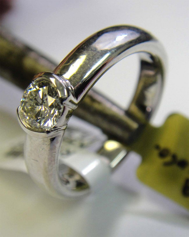 TIFFANY & CO. .43ct VVS Solitaire Diamond Platinum Ring: Total Weight of Diamonds: 0.43ct (VVS-2 Clarity!, Color: H) Total Weight of Ring: 10.90 Grams