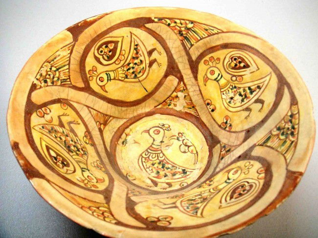 Late Islamic Period Pottery Hand-made Bowl: 9th Century? late Islamic Period Hand-made Bowl. Size: 10"x5" Condition: Antique W2600