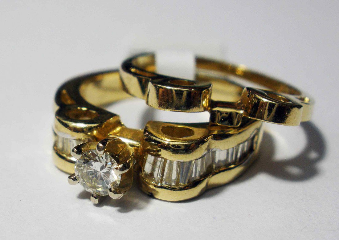 1.00ct Diamond on 14KT Yellow Gold Wedding Set Rings: Total weight of main Diamond: 0.20ct (Clarity: VS2, Color: I) Total weight of Diamonds: 0.80ct (Clarity: SI1-SI2, Color: J-K) Total weight of Ring set: 7.00 Grams