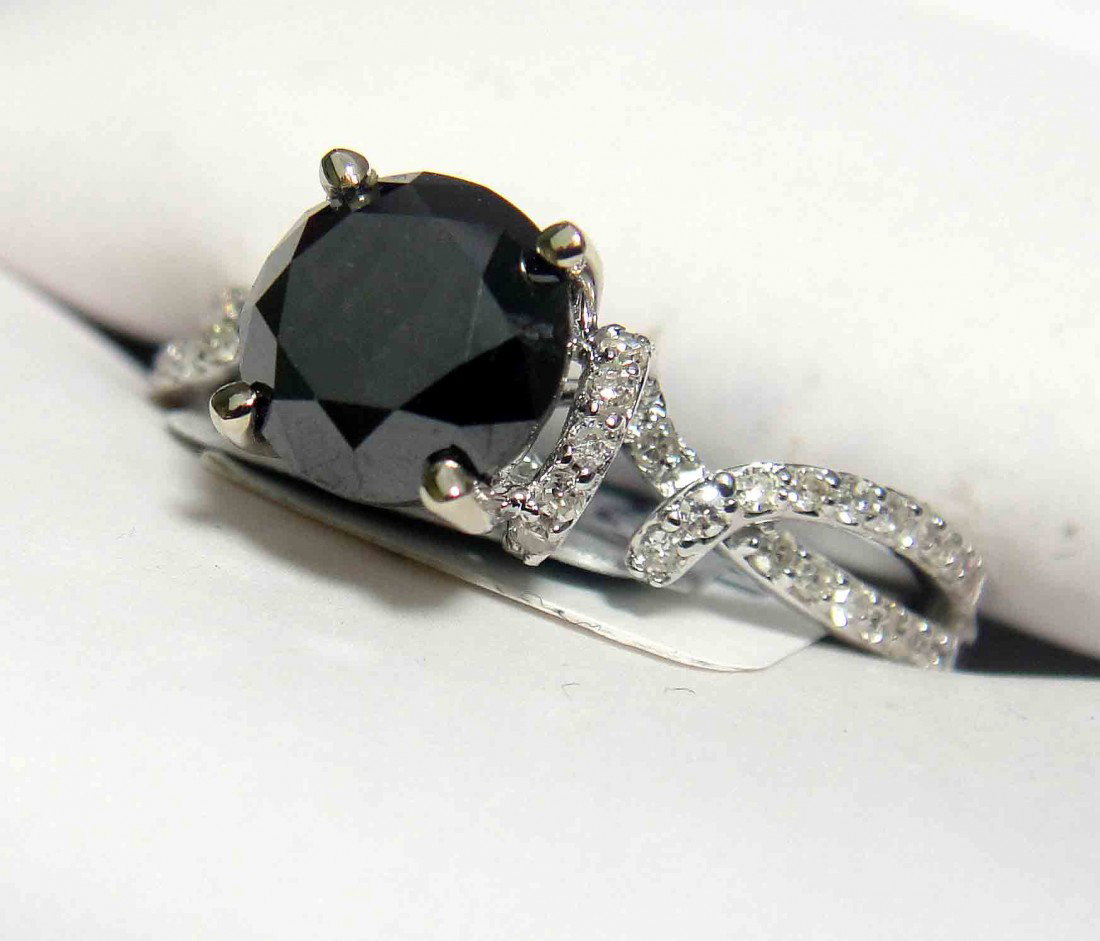 1.74ctw Black/White Diamond on 18K White Gold Ring: Total weight of Black Diamond: 1.54ct (Clarity: Opaque, Color: Black) Total weight of other Diamonds: 0.20ct (Clarity: SI-1/SI-2, Color: H-I) Total weight of Ring: 3.00 Grams