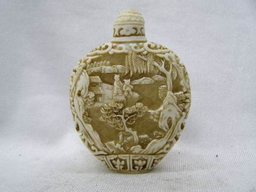 CHINESE OX BONE CARVED OLD PICTURES SNUFF BOTTLE: CHINESE OX BONE CARVED OLD PICTURES SNUFF BOTTLE. soze:3 inch