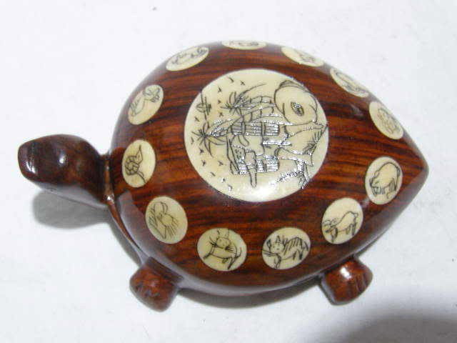 CHINESE OLD REDWOOD CARVED "FENGSHUI" TURTLE COMPAS: CHINESE OLD REDWOOD CARVED "FENGSHUI" TURTLE COMPASS