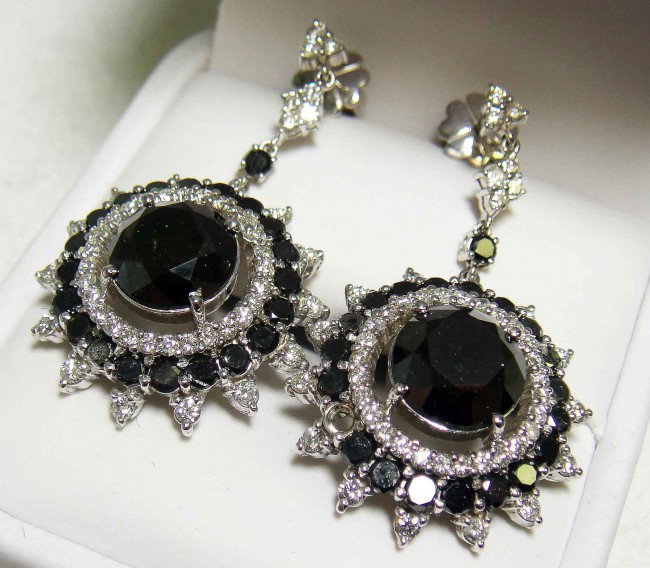 11.26CTW Black & White Diamond 14K GOLD Ladies Earr: 14K WHITE GOLD LADIES CASE & ASSEMBLED BLACK AND WHITE DIAMOND DANGLE EARRINGS WITH 11.26CT IN BLACK AND WHITE DIAMONDS.